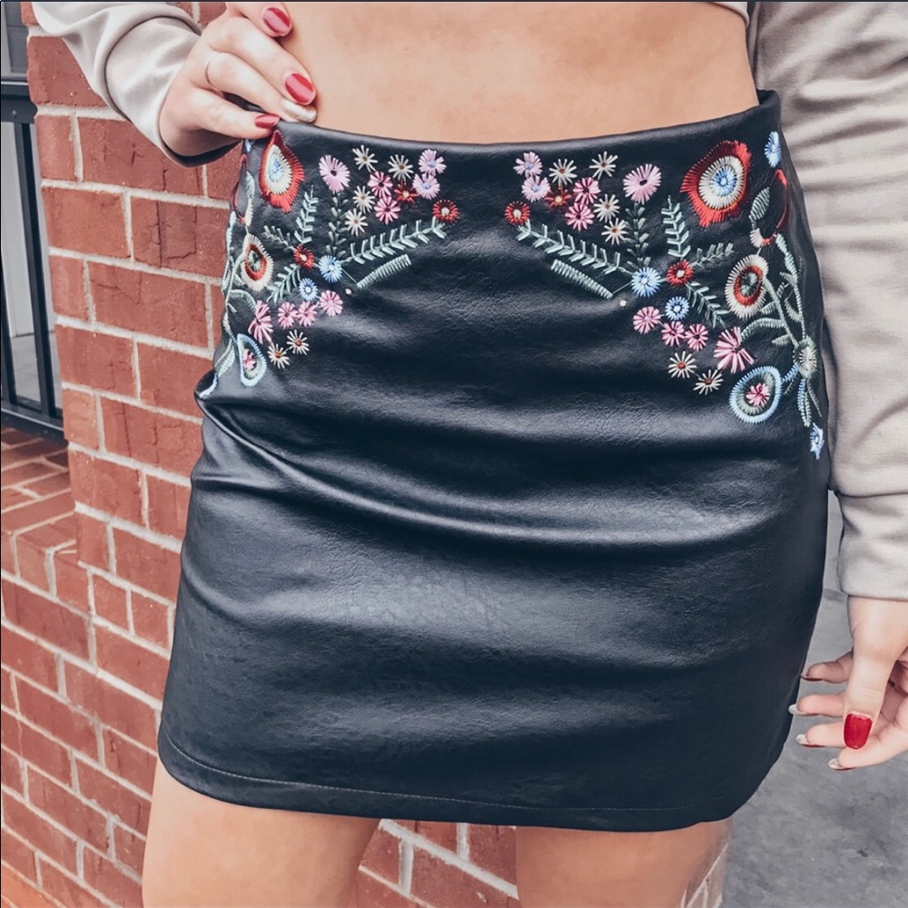 Embroidered Mini Skirt - Black
